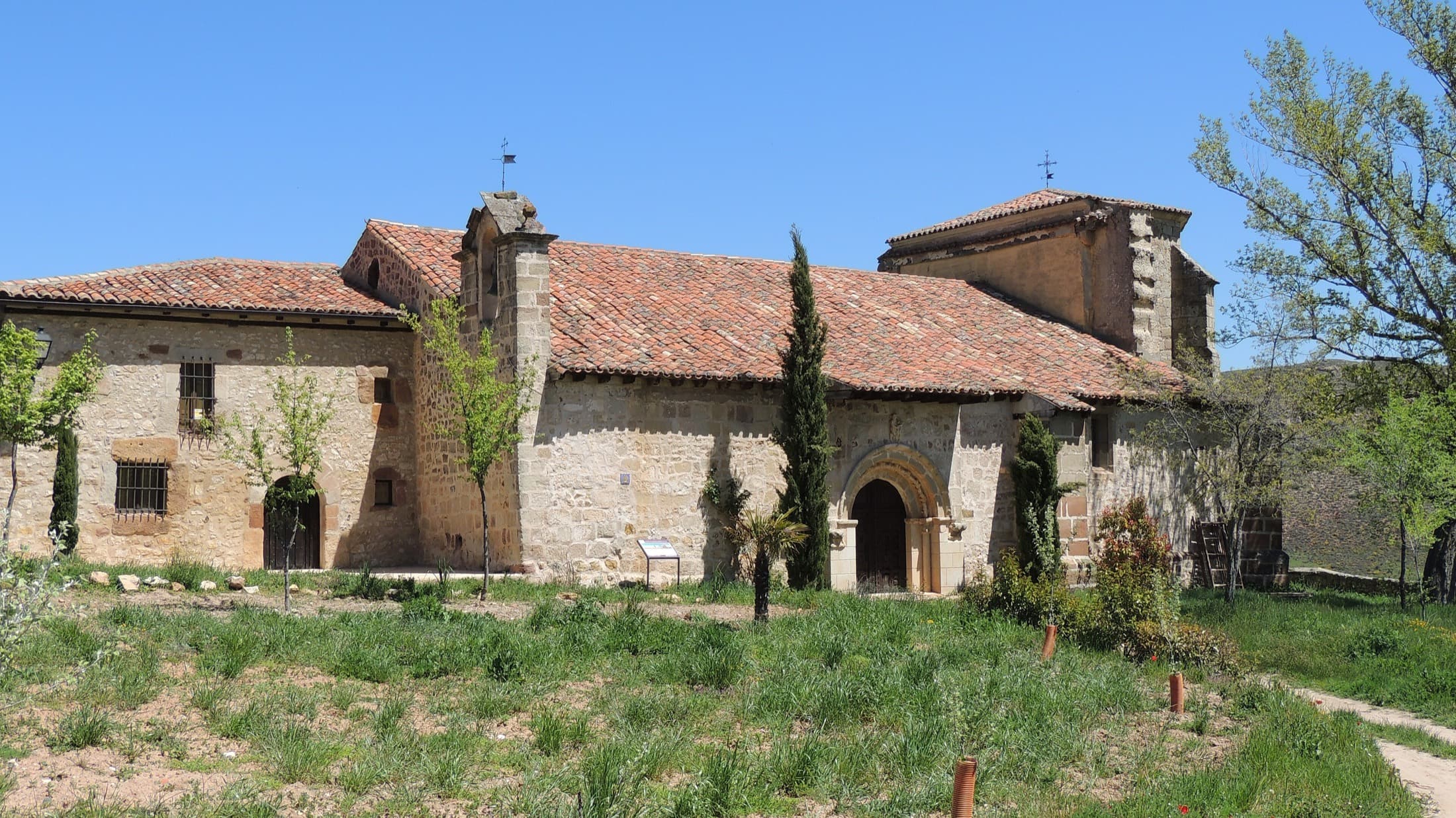Iglesia-ermita de Nuestra Señora del Val, románico atencino de 1138