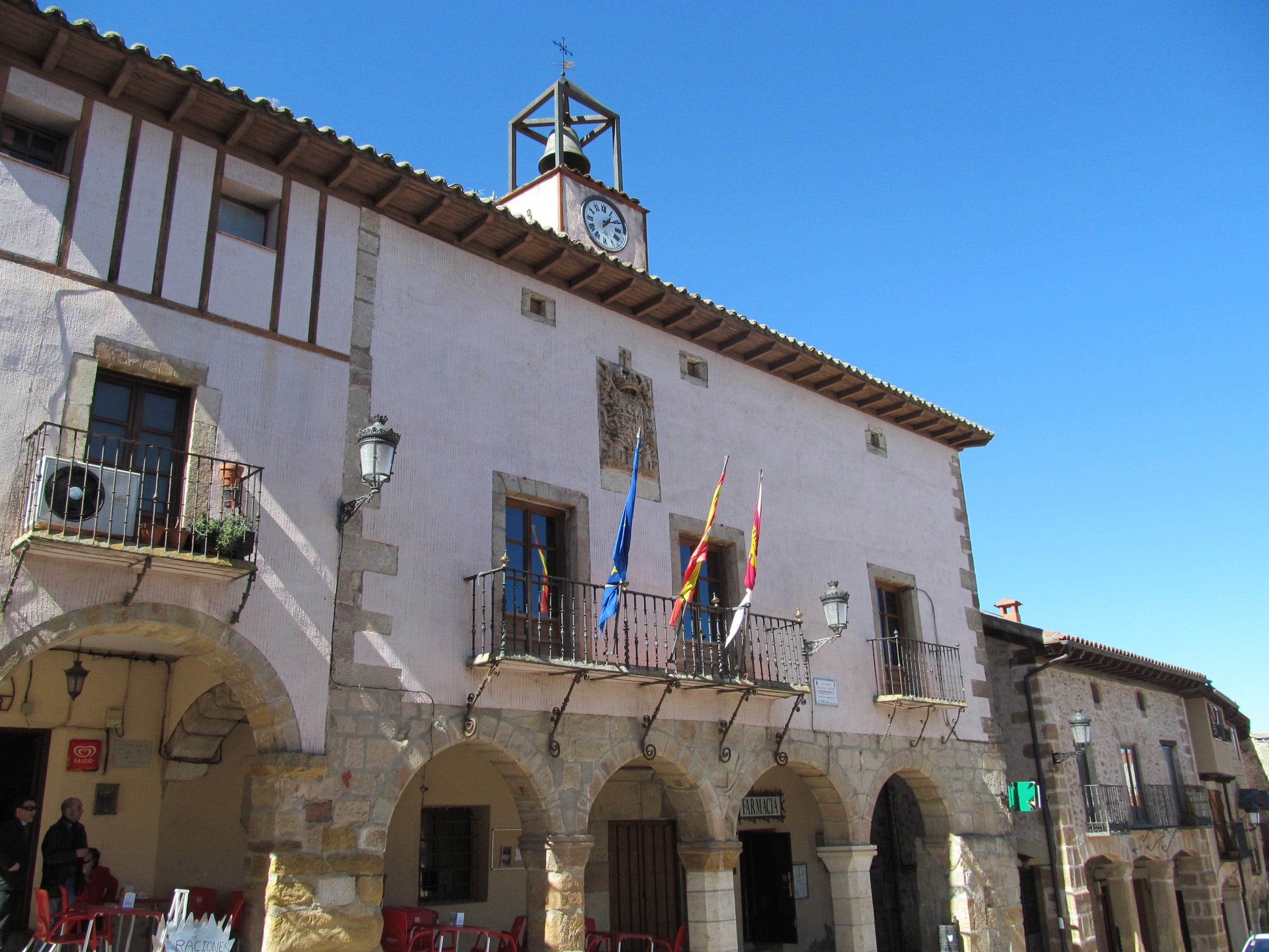 Ayuntamiento de Atienza en la Plaza de España