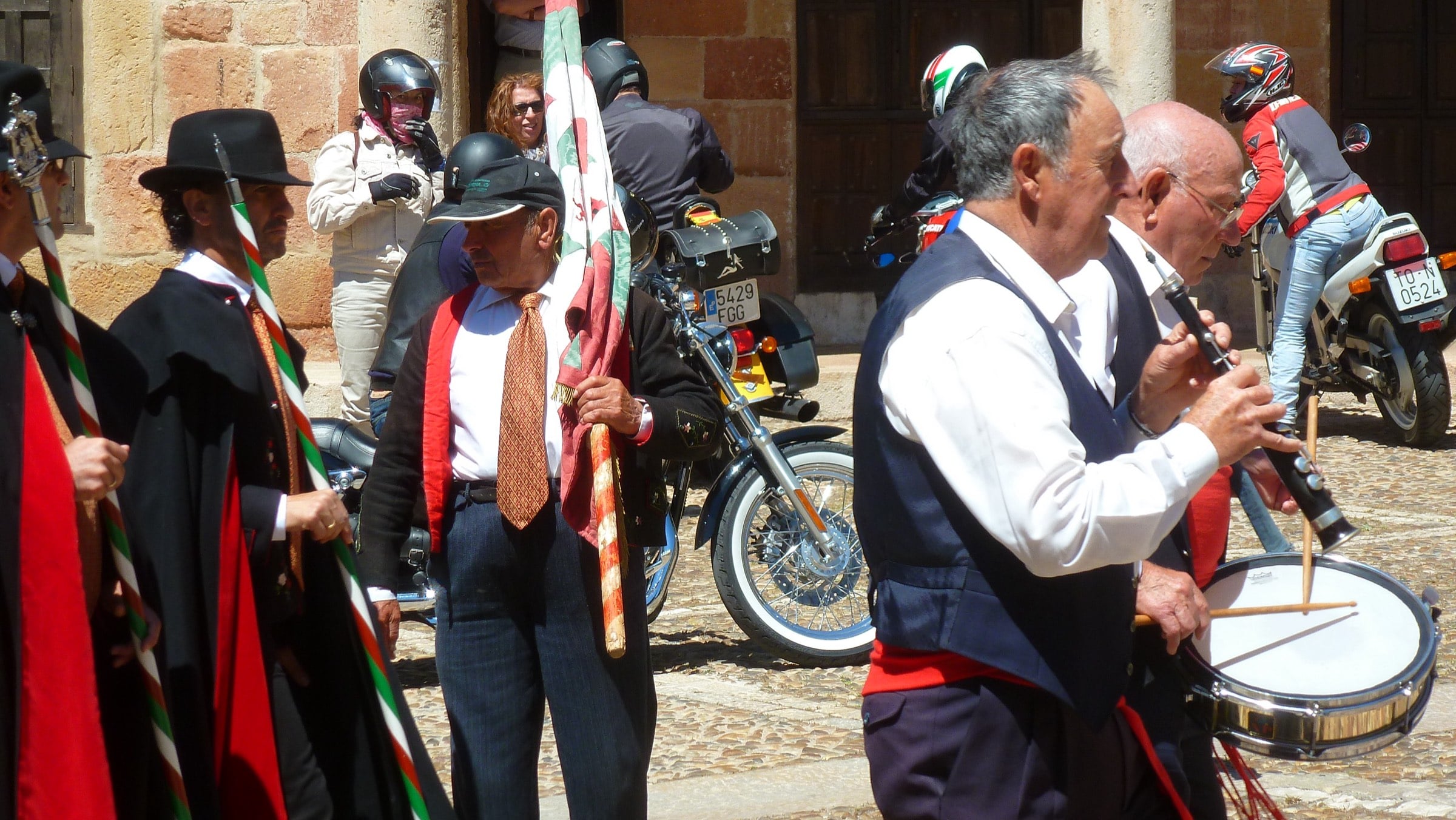 Gaiteros y músicos en las fiestas de Atienza